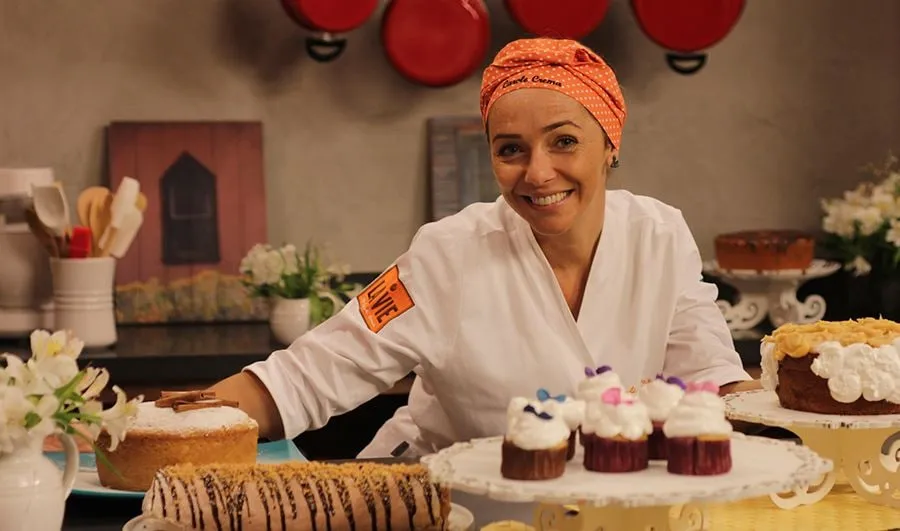 Capa: Baixe o Curso Carole Crema: Segredos da Confeitaria em Massa